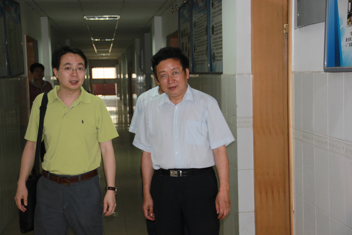 天津科技大学副校长王硕教授莅临百乐门娱乐
指导工作