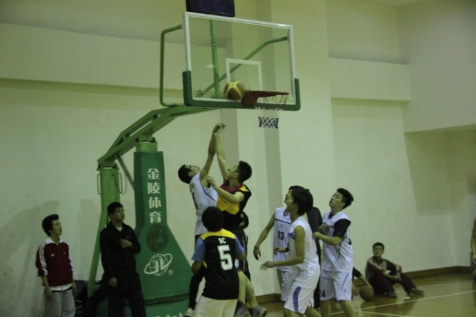 第二届“财大之星”篮球联赛打响战鼓(之一)