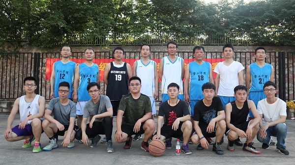 百乐门娱乐
举行欢送2018届毕业生师生篮球赛