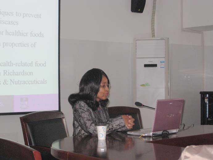 加拿大曼尼托巴大学Trust Beta教授和浙江大学包劲松教授应邀来百乐门娱乐
讲学