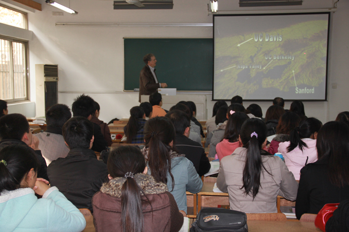 加州大学Charles Shoemaker教授来百乐门娱乐
访问