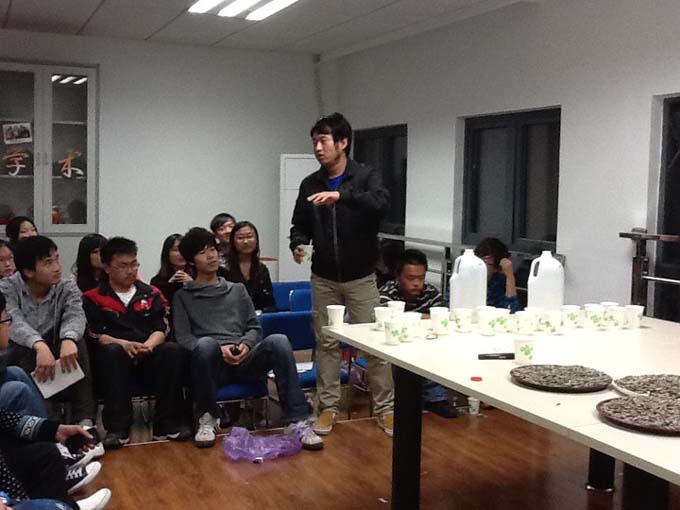 百乐门娱乐
学生交流会顺利举行