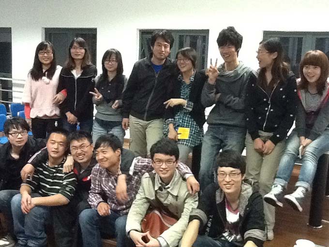 百乐门娱乐
学生交流会顺利举行