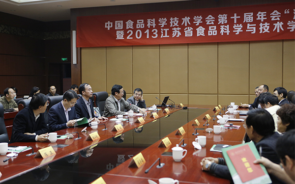 中国食品科学技术学会第十届年会“江苏论坛”暨2013江苏省食品科学与技术学会年会在百乐门娱乐
举行