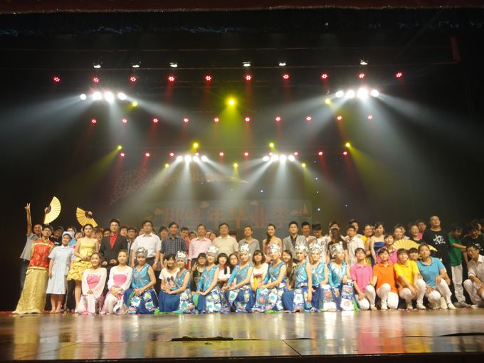 百乐门娱乐
隆重举行“那些年 毕业季”送2008级毕业生晚会