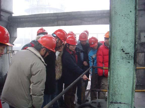 百乐门娱乐
应化051班同学在中国石化集团南京化学有限公司实习