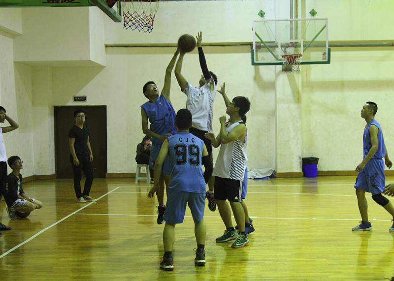 新生杯篮球赛——憾负公管,百乐门娱乐
争夺季军