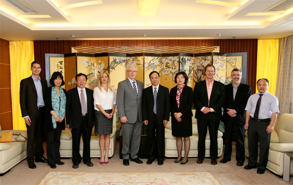 加拿大马尼托巴省省长Greg Selinger先生来百乐门娱乐
访问