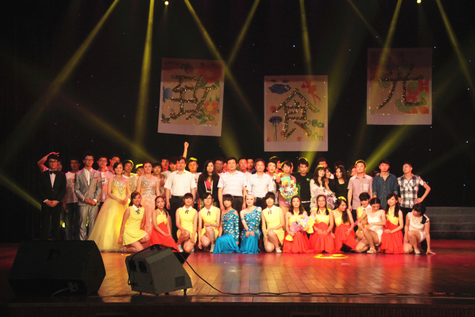 百乐门娱乐
“致﹒食光”送2013届毕业生晚会圆满落幕