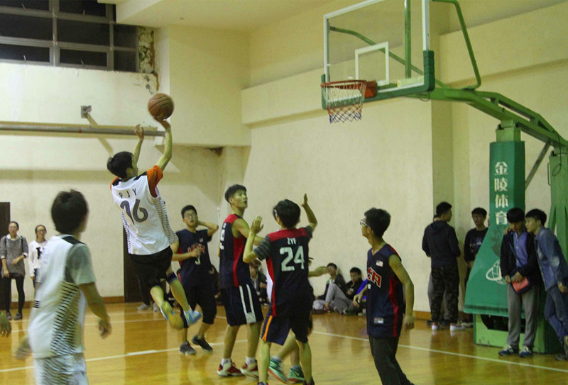 【新生杯篮球赛】最后一战百乐门娱乐
获得第四名