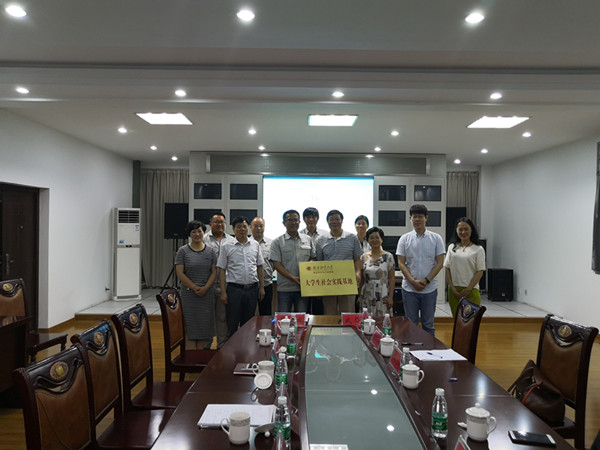 百乐门娱乐
与洪泽湖粮食储备直属库共建大学生社会实践基地