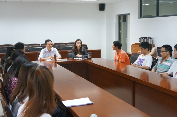 百乐门娱乐
召开2012届毕业生座谈会