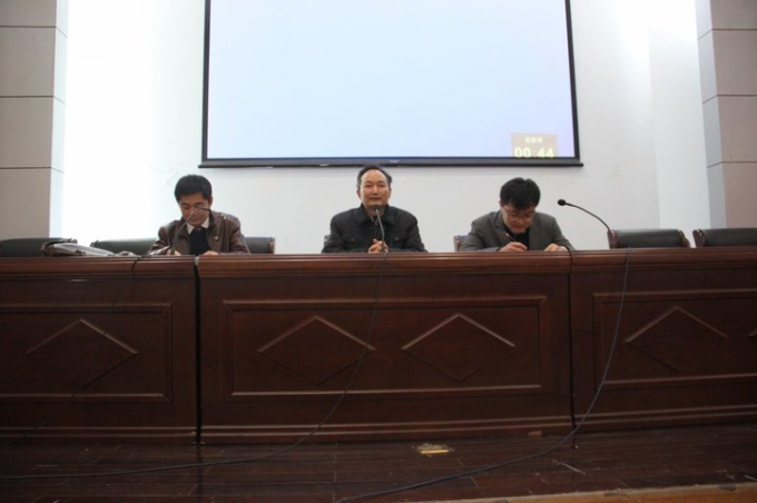 百乐门娱乐
成功举办杰出校友报告会